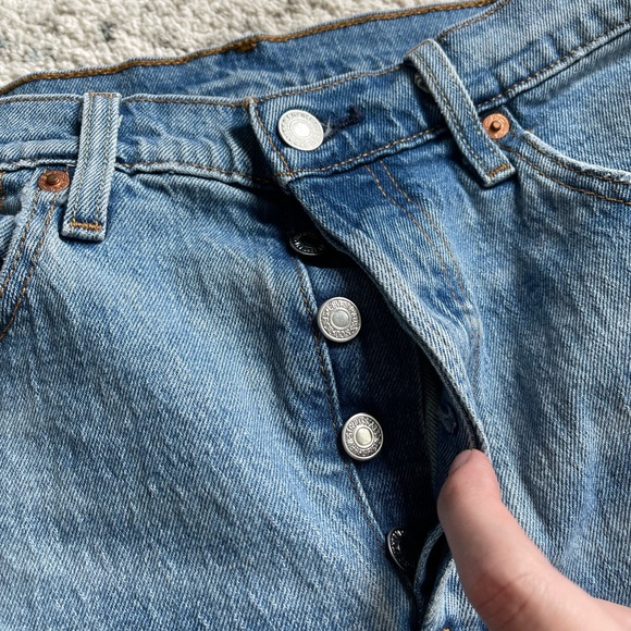 Button Fly Straight Levi Jeans - Picture 5 of 6